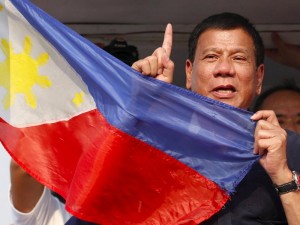 Dilantik Jadi Presiden, Rodrigo Duterte Bersumpah Menghabisi Para Kriminal