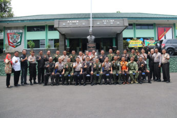 Upacara HUT TNI Ke – 71 Yonif Raider 323 Kostrad