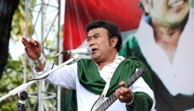  Rhoma  Irama  Nyanyikan Lagu Viva Dangdut DiKonser Bersama 