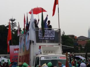 Massa Aksi 212 Jilid II Mulai Berdatangan Ke Depan Gedung DPR