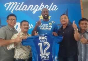 RESMI: Persib Bandung Kontrak Carlton Cole Satu Musim