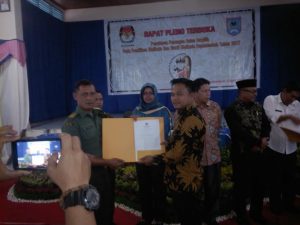 KPU Kota Payakumbuh Riza Falepi dan Erwin Yunaz Sebagai Walikota dan Wakil Walikota Terpilih 2017-2022
