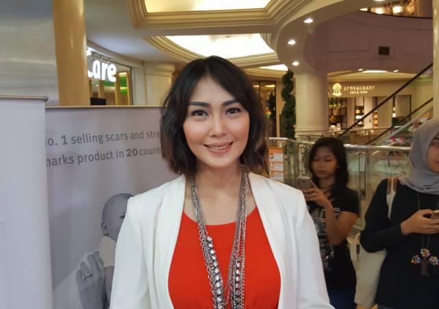 Pakai Bra di Luar, Fenita Arie Bikin Netizen Gagal Fokus
