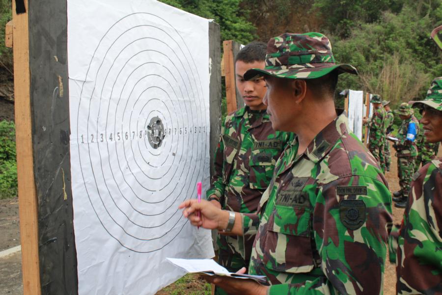 Denpal Divif 2 Kostrad Tingkatkan Profesionalisme Prajurit Dengan Latihan Menembak