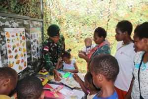 Truk Pintar Satgas Yonif Raider 323 Kostrad Hadirkan Keceriaan Anak-Anak Di Perbatasan