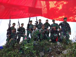 Satgas 432 Kostrad Pasang Bendera Merah Putih di Puncak Pawa, Skouw Papua