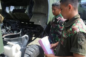 Perbaikan Kendaraan Satgas Yonif Raider 515 Kostrad Oleh Tim Harpal Paldam XVI/ Pattimura