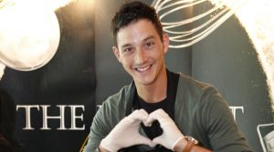 Mike Lewis Unggah Foto Telanjang Dada, Komentar Vulgar Netizen Bikin Ngeri “Gak Kuat Liat Bulunya!”