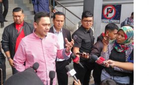 Merasa Diejek, Farhat Abbas Laporkan Nikita Mirzani ke Polda Metro Jaya