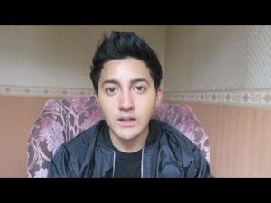 Aron Ashab Posting Foto Saat Buang Air Kecil, Bayangan Kecil Ini Bikin Netizen Heboh, “Gedong Juga”!