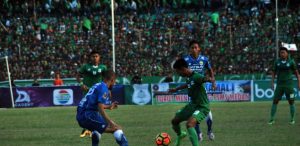 Serunya Laga Klasik! Digempur Habis-habisan, PSMS Medan Permalukan Persib Bandung 2-0