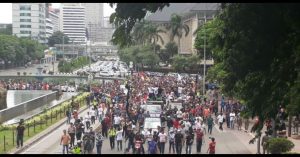 Tolak Permenhub 108, Ribuan Driver Taksi Online Gelar Aksi Long March