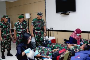 Sambut HUT Ke-57 Kostrad, Prajurit dan PNS Makostrad Donor Darah