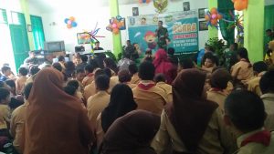 Dalam Rangka HUT Kostrad Ke 57 Yon Bekang 2 Kostrad Berbagi Kebahagian Bersama Anak-anak Difabel SDLB Kedungkandang