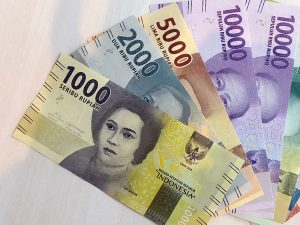 Rupiah Melemah Dekati Rp13.600/USD