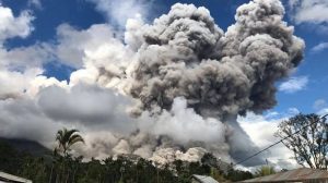 Dahsyatnya Letusan Gunung Sinabung Dalam Rekaman Video