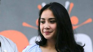 Senasib dengan Ayu Ting Ting, Nagita Slavina Dicuekin Teman Artis Saat Terima Penghargaan