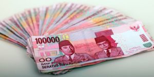 Dolar AS Melemah, Rupiah Masih Tertahan di Rp13.645/USD