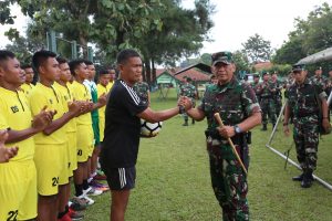 Pangkostrad Beri Semangat dan Motivasi Kepada Atlet Tinju dan Sepakbola Kostrad