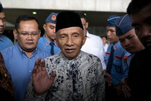 Diancam Luhut, Amien Rais Hanya Tersenyum