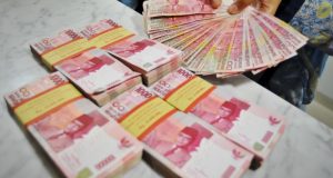 Rupiah Dibuka Menguat Tipis di Level Rp13.744/USD