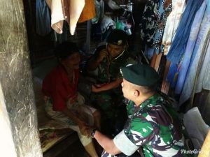 Satgas Yonif Raider 515 Kostrad Peduli Warga Tidak Mampu