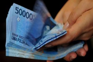 Rupiah Menguat ke Rp13.737/USD