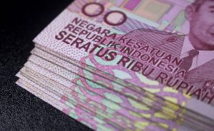 Rupiah Dibuka Melemah di Level Rp13.757/USD