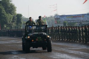 Pangkostrad Pimpin Sertijab Pangdivif 1 Kostrad di Cilodong