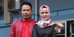 Hot! Angel Lelga dan Vicky Prasetyo Pamer Foto Mesra di Atas Ranjang, Netizen Heboh