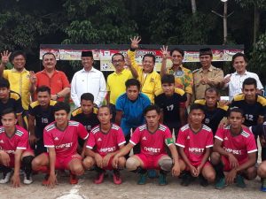 Bakal Calon Legislatif DPR RI dari Partai Golkar Weno Aulia Durin Membuka Balai Pinang Futsal Cup (BFC) di Kenagarian Muaro Paneh, Kabupaten Solok