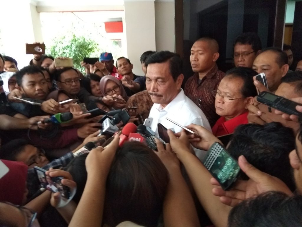 Luhut Sebut Jokowi Lebih Identik ke PDIP Ketimbang Golkar