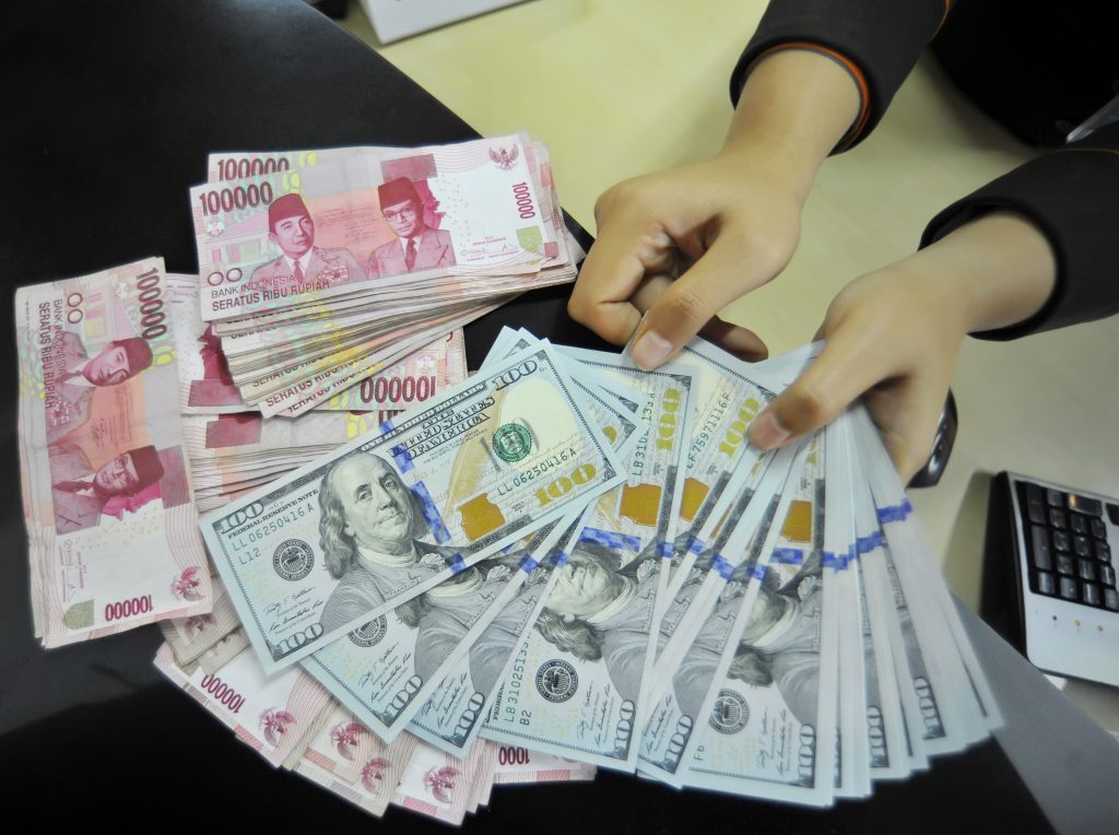 Dolar AS Tertekan Akibat Perang Dagang, Rupiah Berpotensi Menguat