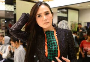 Tampil Cantik Saat Pemotretan, Tangan Keriput Mulan Jameela Jadi Sorotan