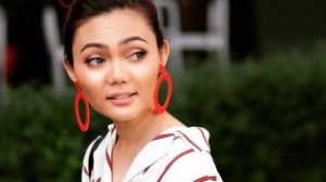 Unggah Foto Pakai Konde, Rina Nose Banjir Cibiran