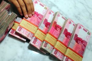 Rupiah Dibuka Melemah Dekati Rp13.800/USD