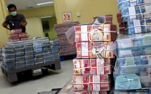 Rupiah Dibuka Melemah di Rp13.771/USD