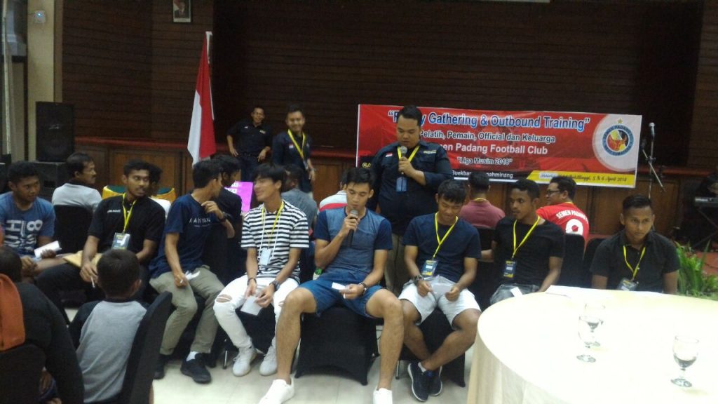 Bangun Kebersamaan, Keluarga Besar Semen Padang FC Gelar Family Gathering