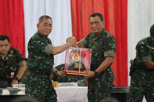 Menteri Pertahanan, Jenderal TNI (Purn) Ryamizard Ryacudu Beri Pengarahan Kepada Perwira Kostrad di Cilodong