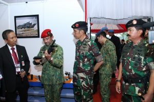 Demonstrasi Prajurit Kostrad Saat Kunjungan Kehotmatan Sultan Brunei Darussalam di Mabes TNI