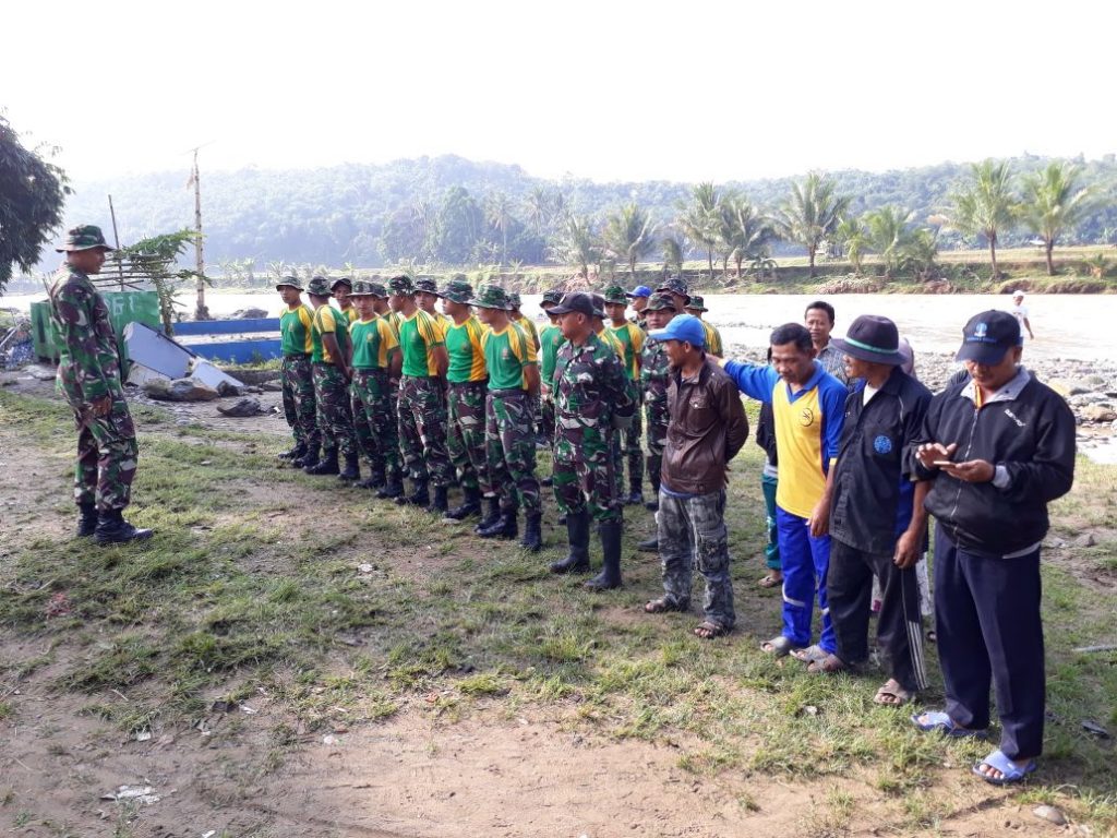 Batalyon Mandala Yudha Cepat Tanggap Atasi Bencana Banjir Lebak