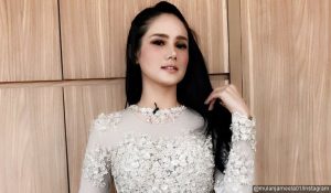 Tampil Cantik Berhijab, Dada Mulan Jameela Bikin Salfok Netizen