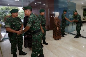 Pangkostrad Halal Bihalal Dengan Prajurit dan PNS Makostrad