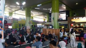 H-2 Lebaran Stasiun Gambir Masih Dipadati Pemudik