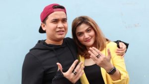 Liburan Ke Australia Bareng Hilda Vitria, Billy Syahputra Pamer Foto Intim