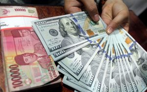 Jelang Liburan Lebaran 2018, Rupiah Melemah Dekati Rp14.000