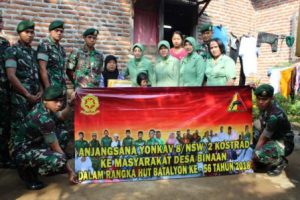 Anjangsana Prajurit Yonkav 8 Kostrad Kepada Masyarakat di Desa Binaan