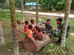 Kedekatan Prajurit 323 Kostrad Dengan Masyarakat Perbatasan Papua