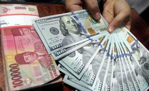 Rupiah Dibuka Melemah Tipis ke Rp14.390/USD