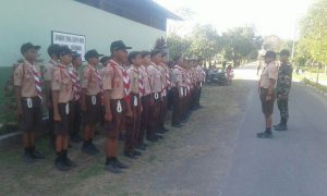 Anggota Yonif Mekanis Raider 413 Kostrad Tanamkan Kedisiplinan Siswa SMP Negeri 1 Pedan